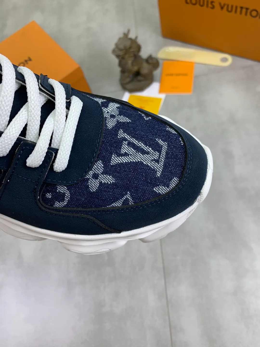Men's men's shoes💰P440💰[New model]🆘[Louis Vuitton] LV official website latest model🎁casual and fashionable men's shoes👟hot style💥simple and elegant style, exclusive for trendy men. Unique official website latest brand elements👑original decoration, fashionable and generous, the fabric is made of original calfskin➕comfortable and breathable mesh lining➕pig skin lining ✅The official website specifies wear-resistant casual outsole, the classic model is taken in real life🎬Color: 5️⃣colors available😍Number of codes: 38-44 (45 46 customized)